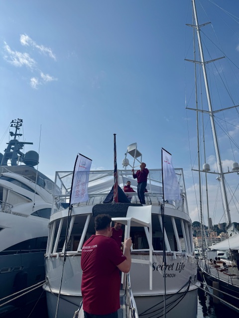 Location bateau MIPIM Cannes: montage du bateau