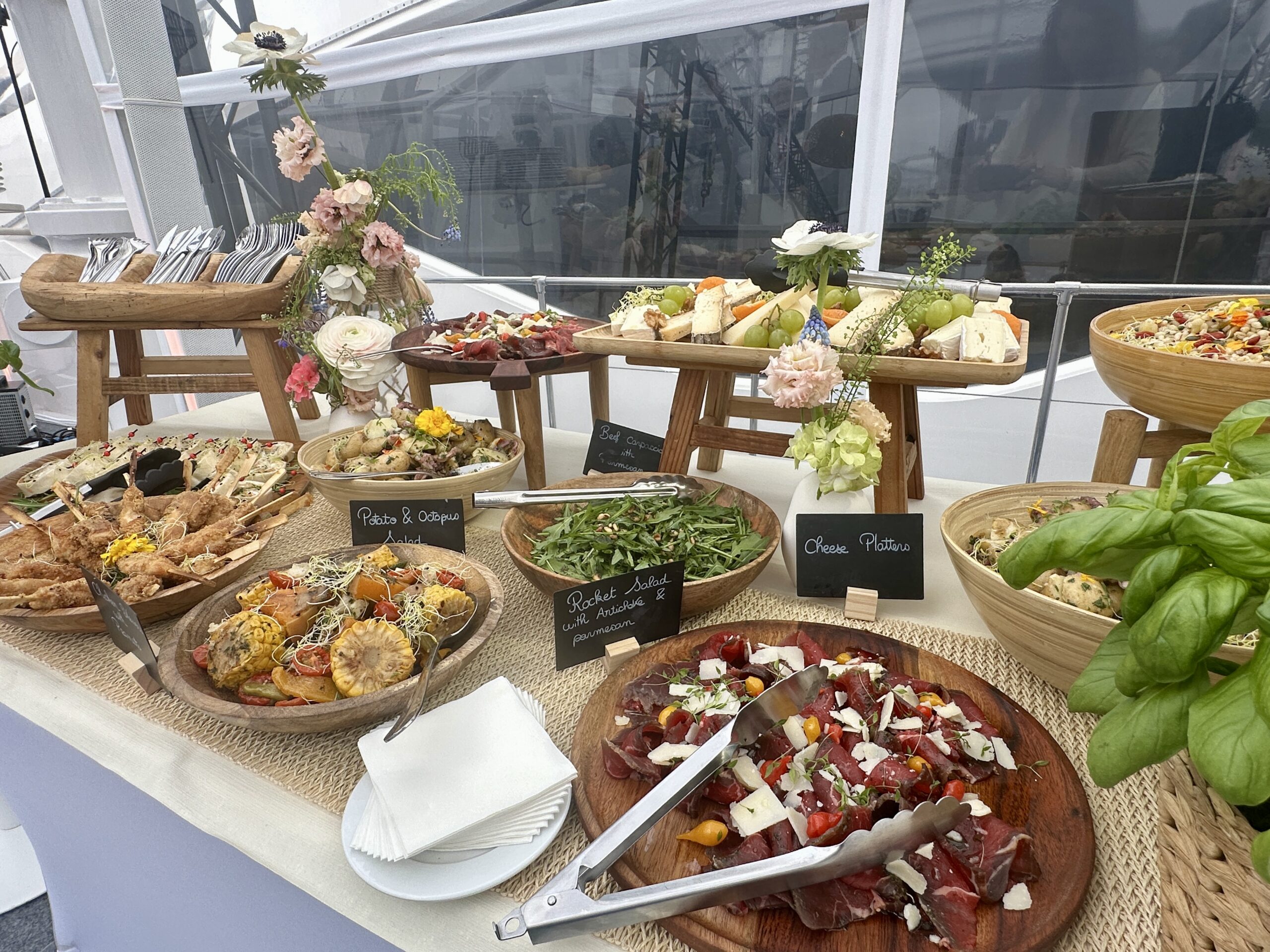 Cocktail yacht audiovisuel MIPCOM Cannes — ambiance créative producteurs distributeurs streaming