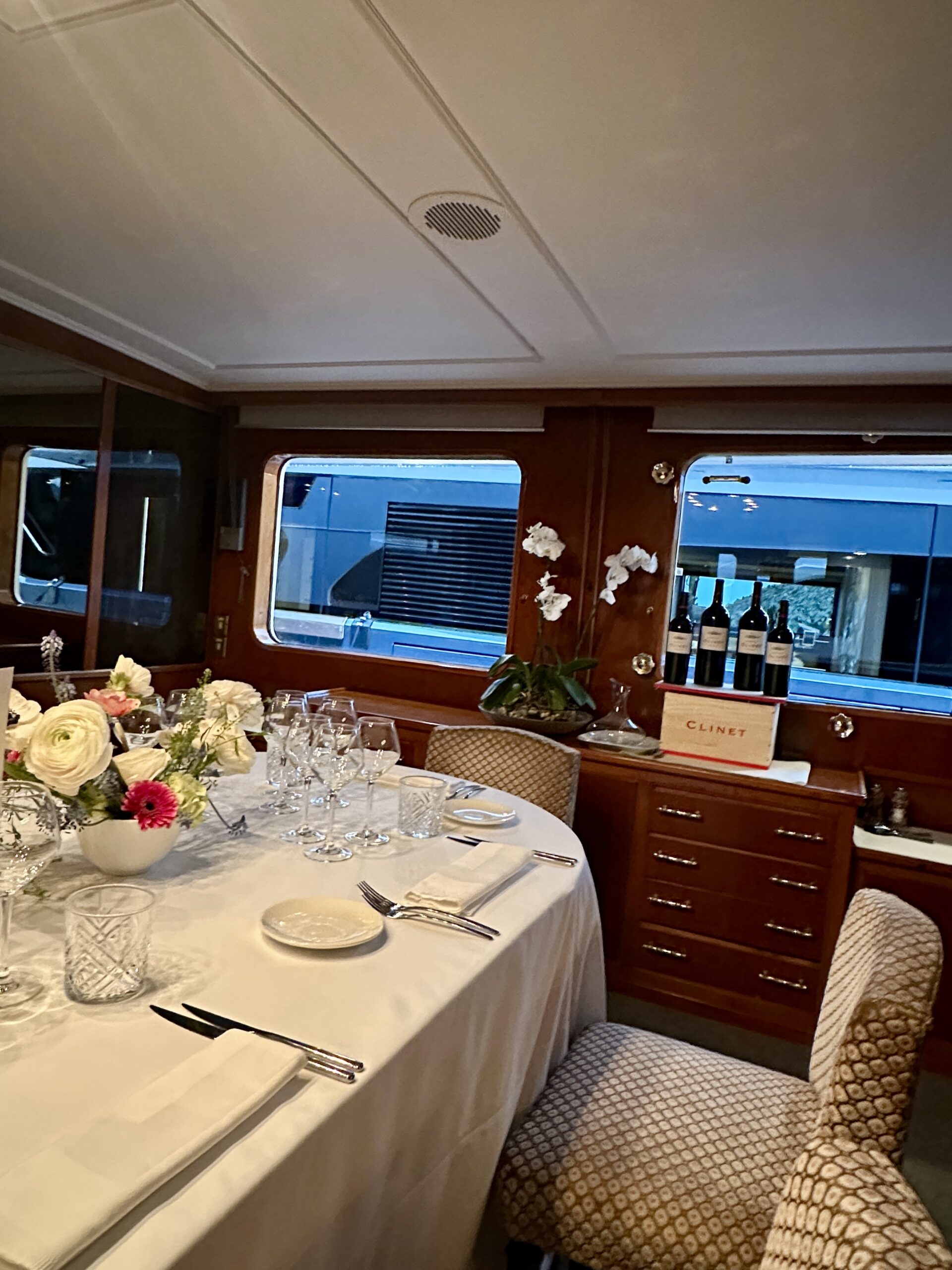 Private equity yacht Cannes: a corporate yacht deck fitted and sheltered by a crystal awning, alongside the quay during a congress